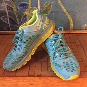 Nike Women’s AIRMAX Running Shoe